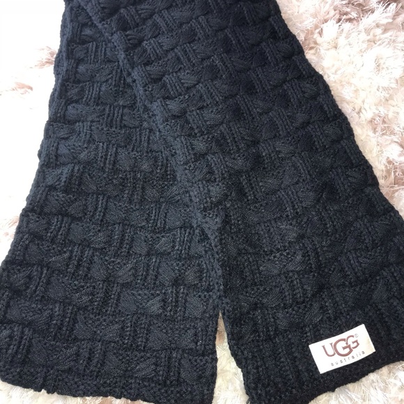 Ugg Pom beanie hat and scarf - Picture 3 of 5